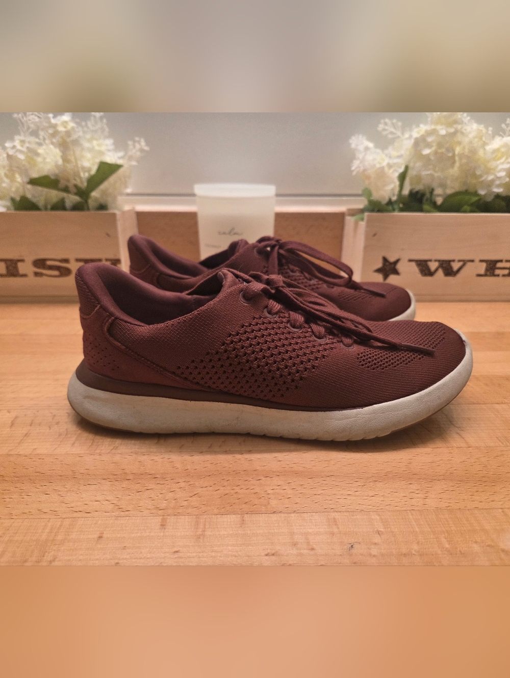Kizik Lima Unisex Slip-on Sneaker  Burgundy Womens 8 Wide/Mens 6.5 Wide